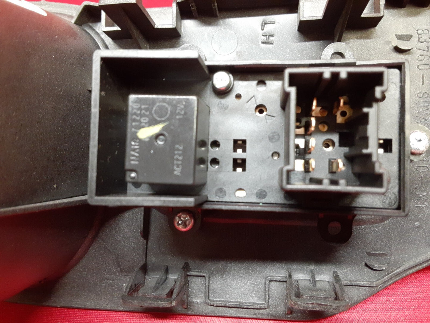 2006 - 2008 Honda Pilot LEFT REAR DRIVER SIDE Power Window Switch W/Bezel