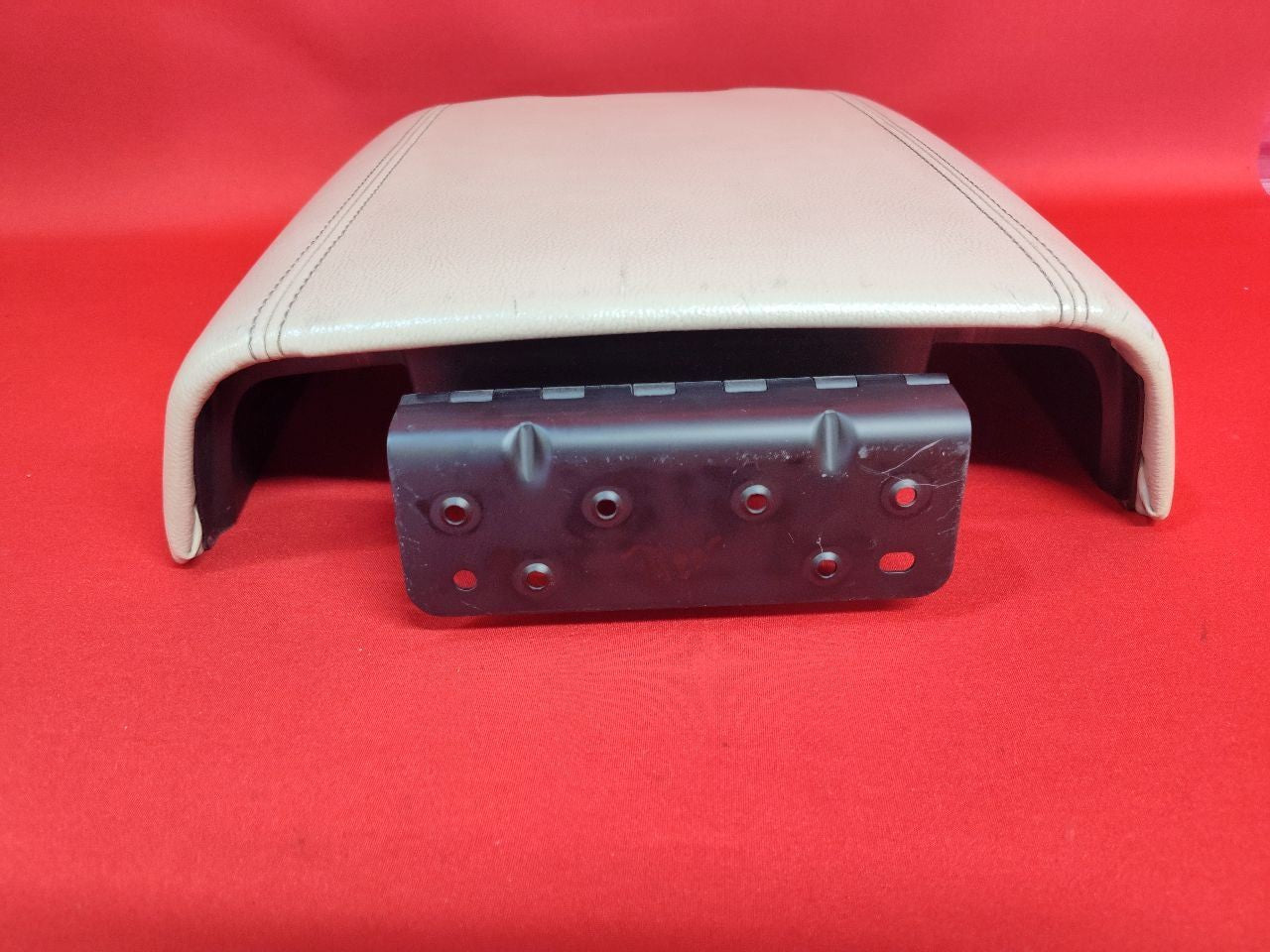 2003 2004 Lincoln Navigator REAR Middle Console Armrest Lid Light Parchment