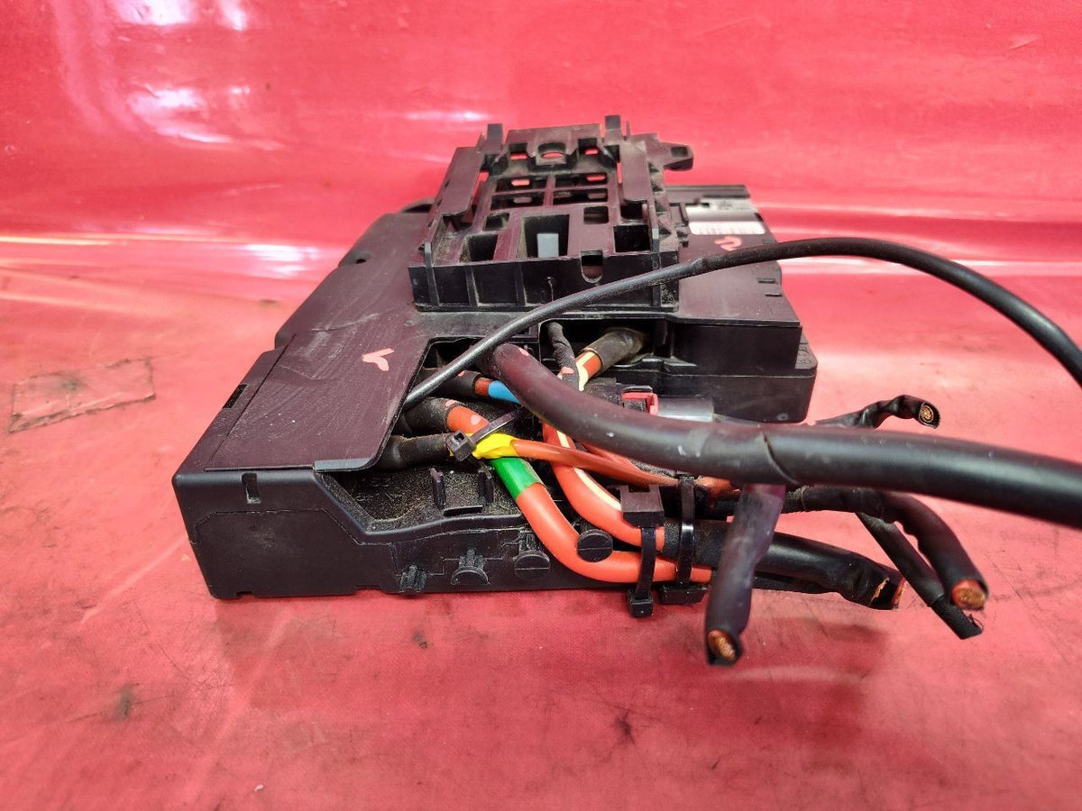 2006-2017 Mercedes Benz FRONT Prefuse Fuse Box Junction Block Battery Terminal