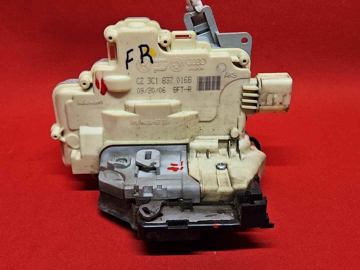2007 - 2010 Audi Q7 Front Right Passenger Door Latch Lock Actuator 3C1-837-016-B