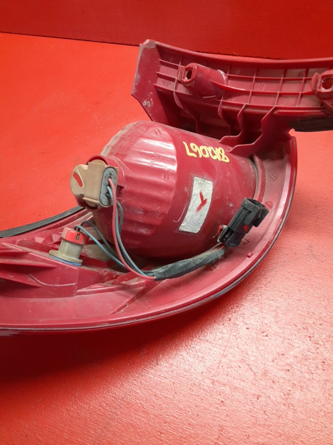 2009-2012 Chevrolet Traverse Right Pass Taillight Lamp 15912686