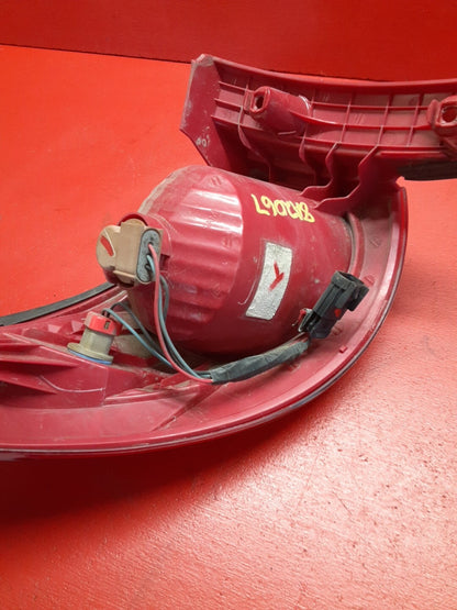 2009-2012 Chevrolet Traverse Right Pass Taillight Lamp 15912686