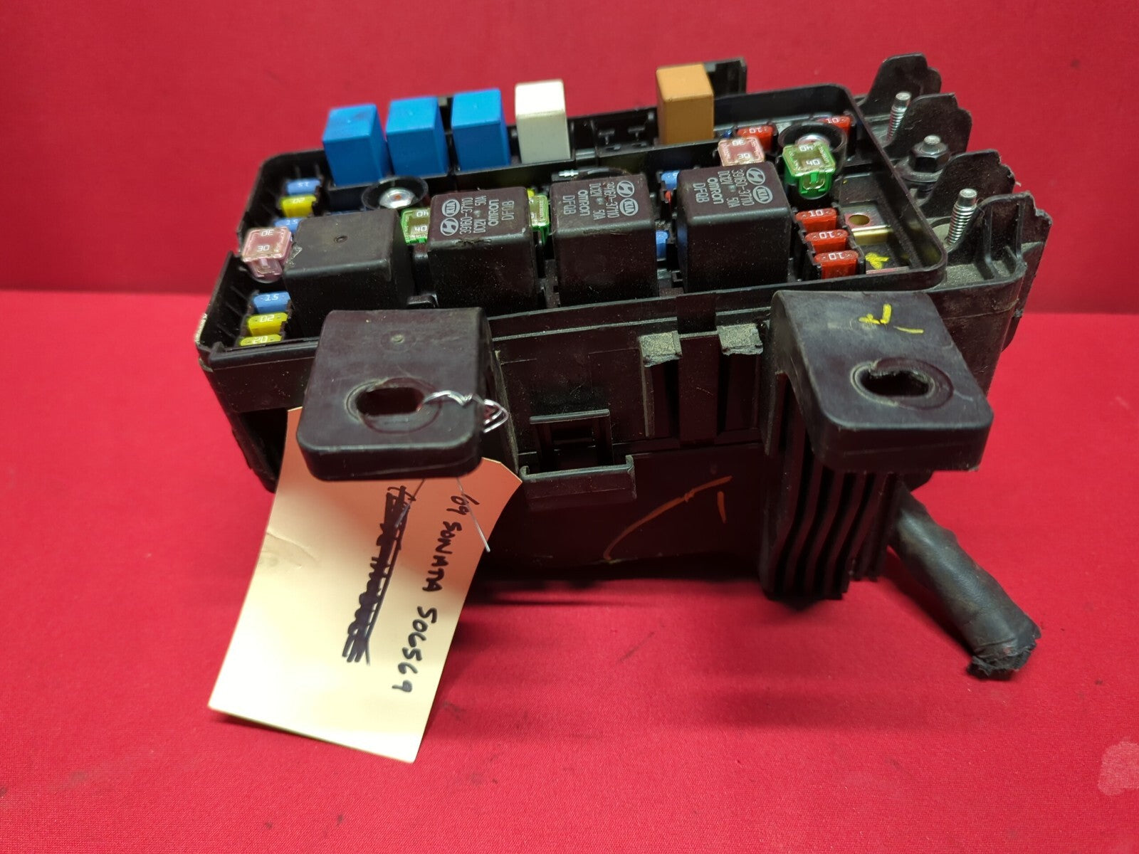 2009 2010 Hyundai Sonata 2.4L L4 A/T Engine Fuse Junction Block 91950-3K750