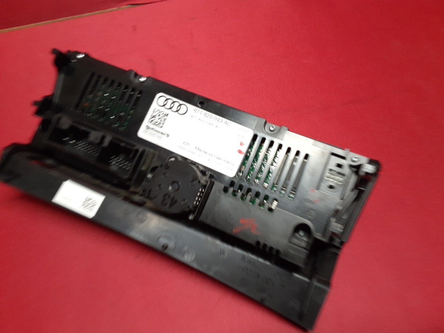 2008 - 2014 Audi HVAC A/C Heat Climate Control Dash Unit 	8T1-820-043-AC
