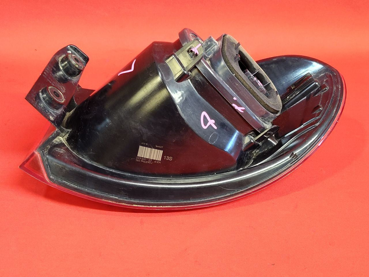 2009-2011 VW Volkswagen Tiguan LEFT DRIVER Outer Quarter Mounted Tail Light Lamp