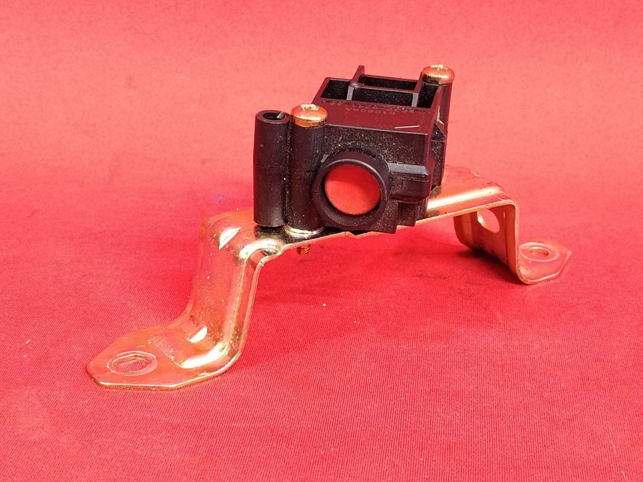 2001-2004 Ford Escape XLS XLT Fuel Pressure Inertia Cut-Off Cut Off Switch