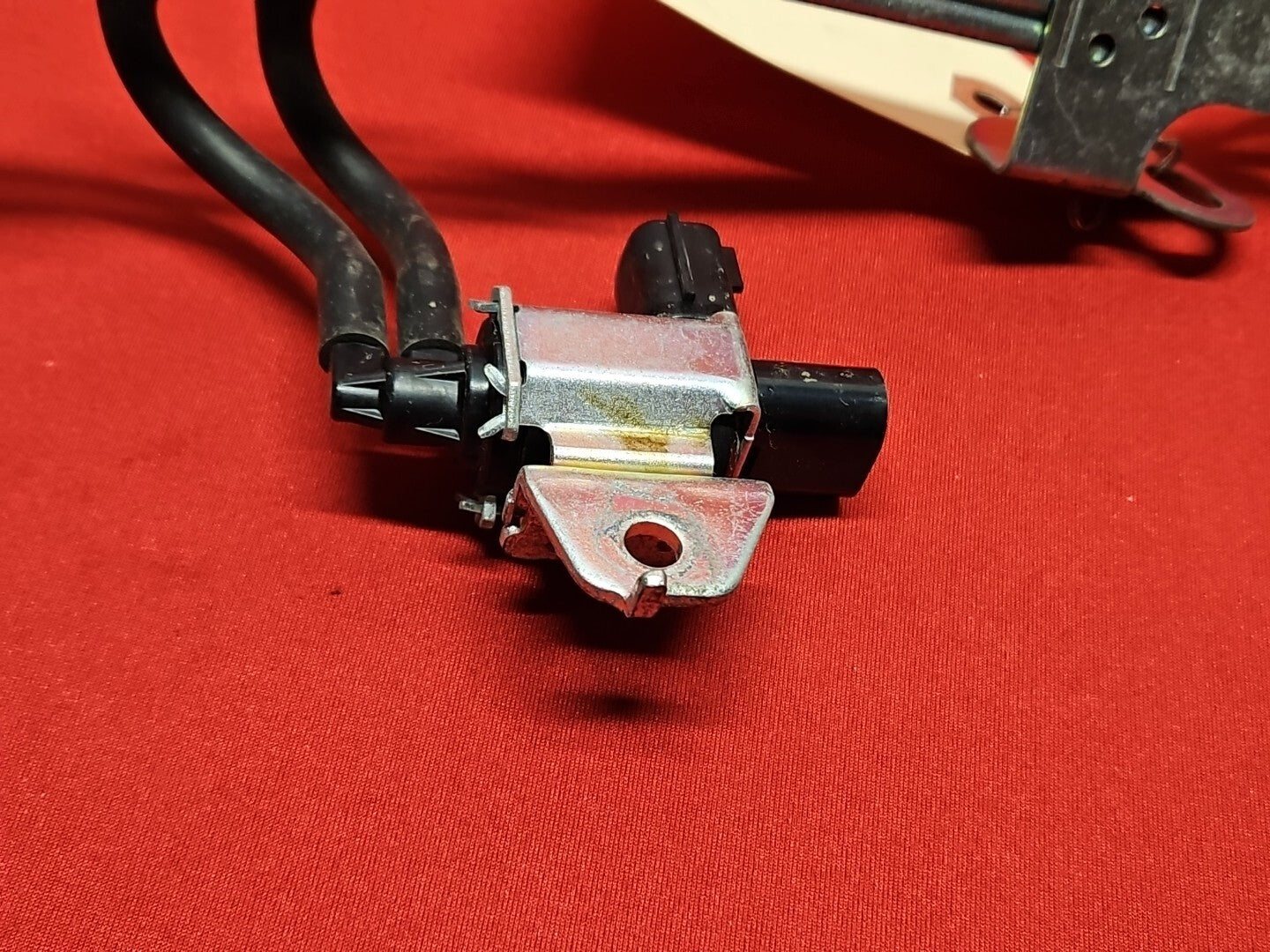 2019 Infiniti QX60 / 22-24 Pathfinder Solenoid Vacuum Hose Gallery w/ Solenoids