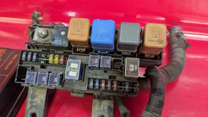 2000 Nissan Pathfinder 4WD Auto Trans Engine Bay Fuse Box Junction Block