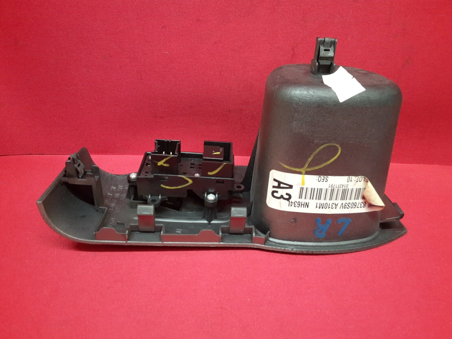 2006 - 2008 Honda Pilot LEFT REAR DRIVER SIDE Power Window Switch W/Bezel