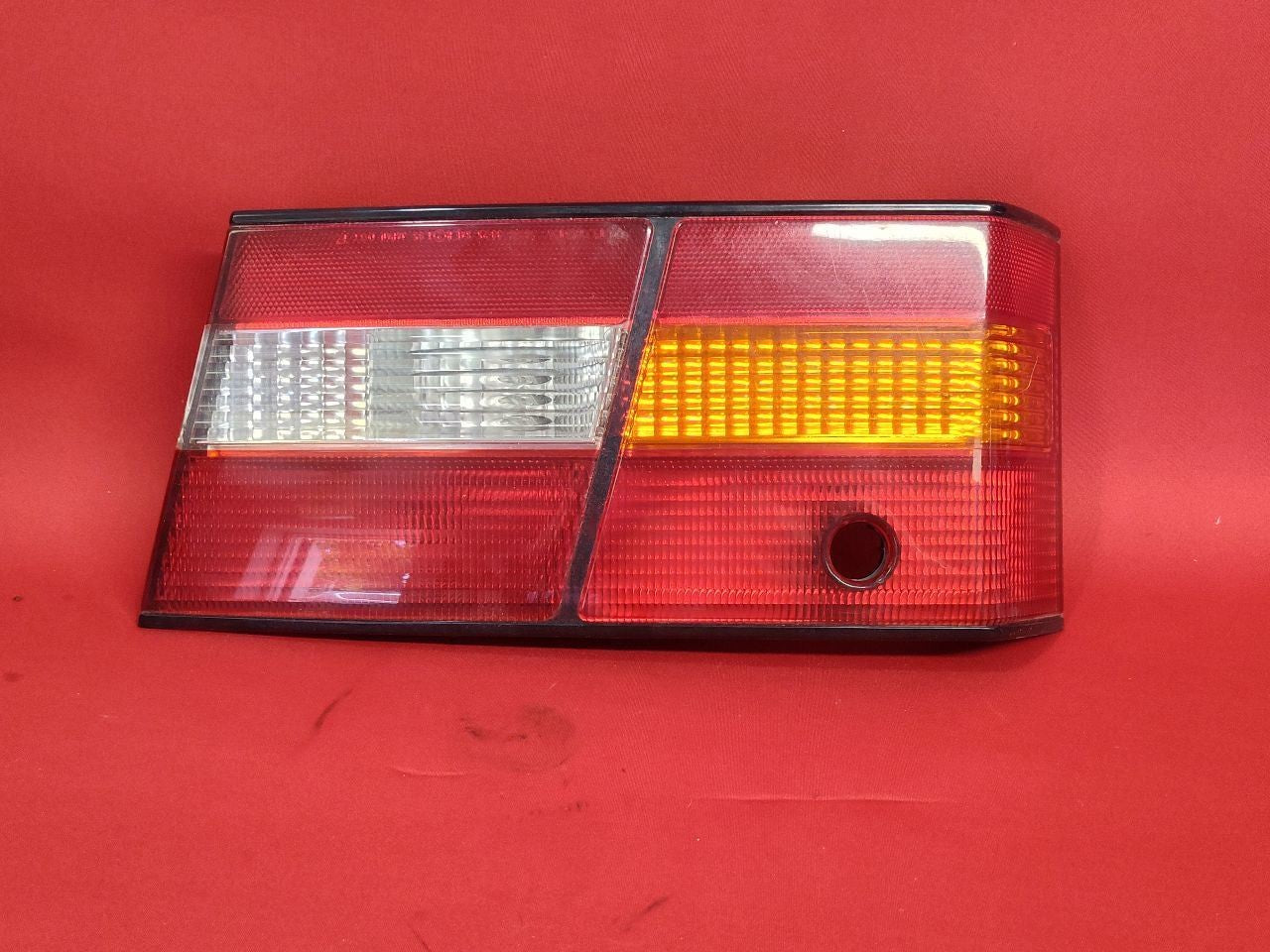 1997-1999 Lexus ES300 RIGHT PASSENGER Deck Trunk Lid Mounted Tail Light Lamp