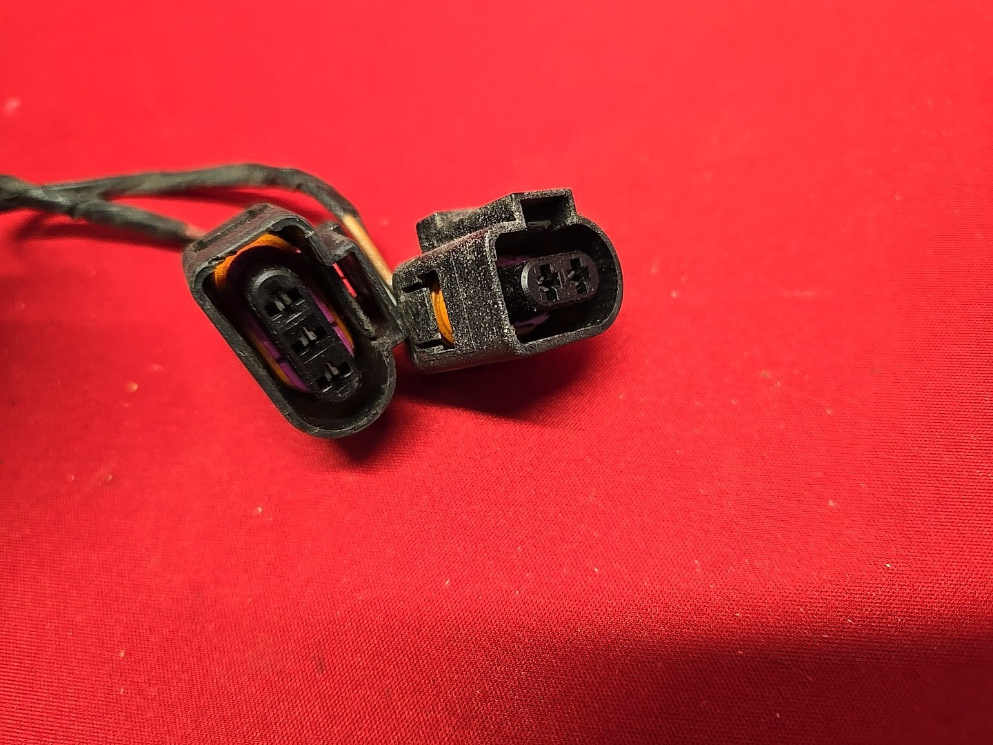 1998-2005 VW Volkswagen Beetle RIGHT PASSENGER Tail Light Lamp - PIGTAIL WIRES