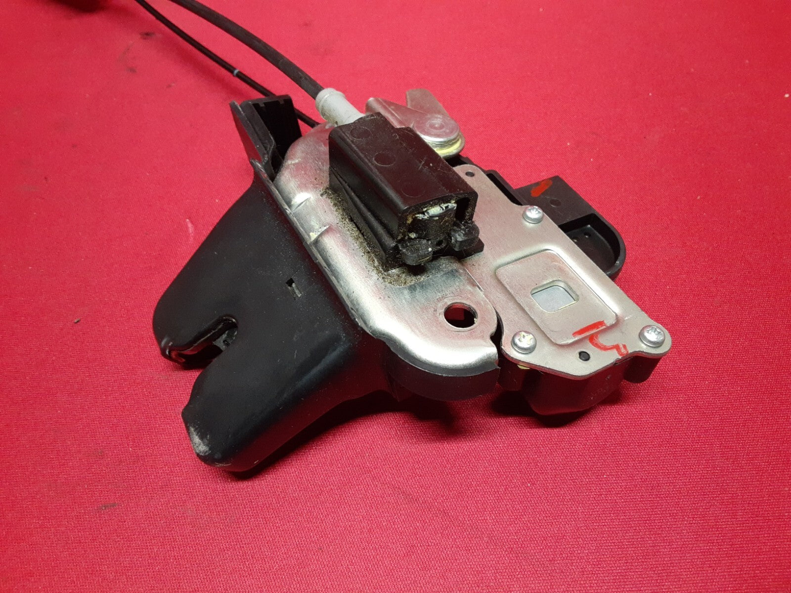 2011 - 2018 Infiniti Rear Trunk Deck Lid Latch Lock Actuator Glow 84631-1MA0A