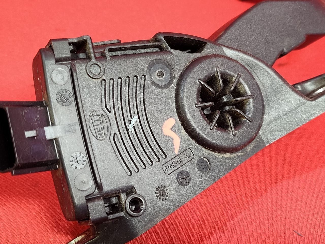 2011-2020 Dodge Ram Pickup Accelerator Gas Foot Pedal 68043161AD