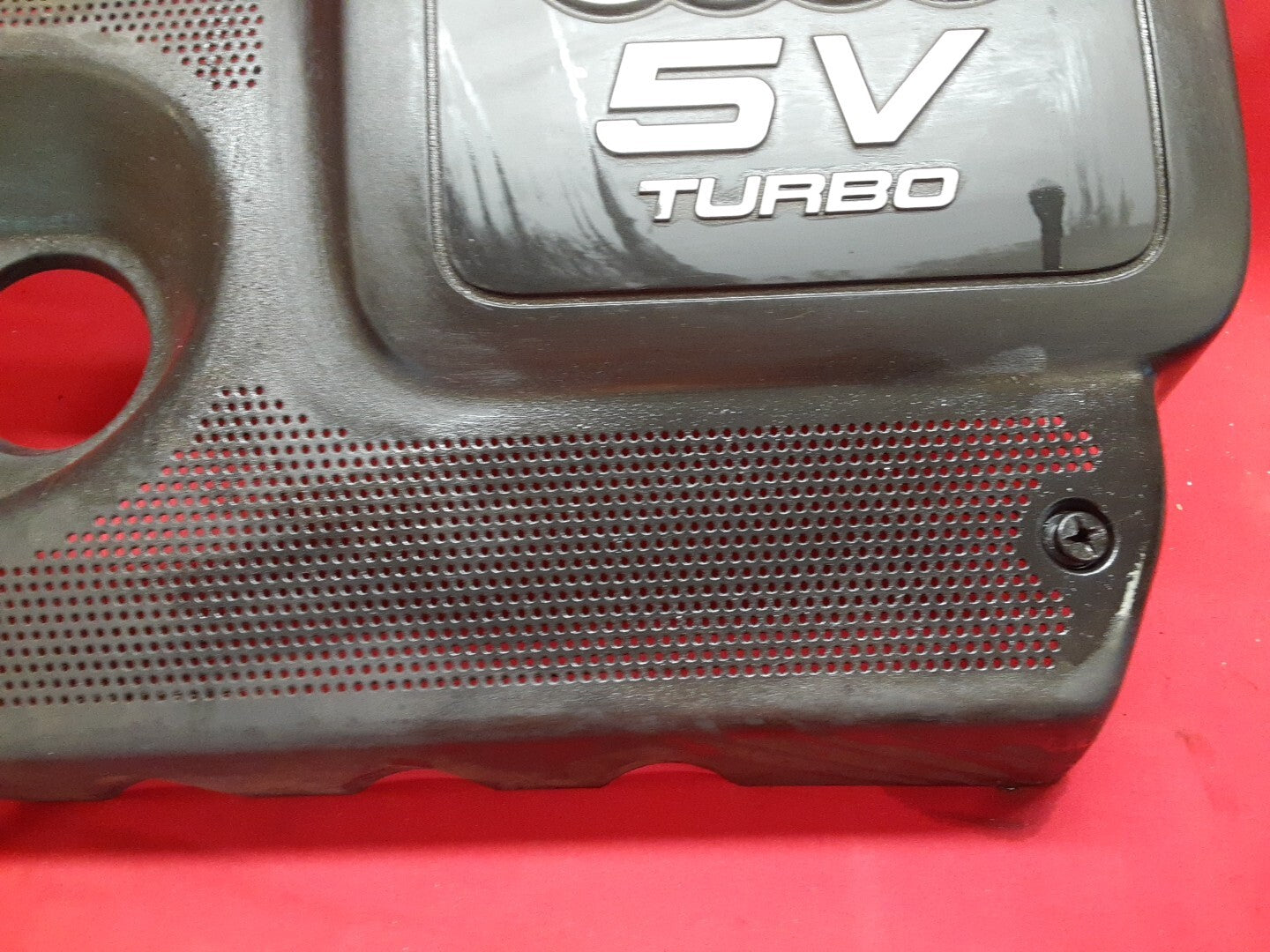 2000-2006 Audi TT 1.8t Quattro 5V Engine Cover 06A-103-724-G