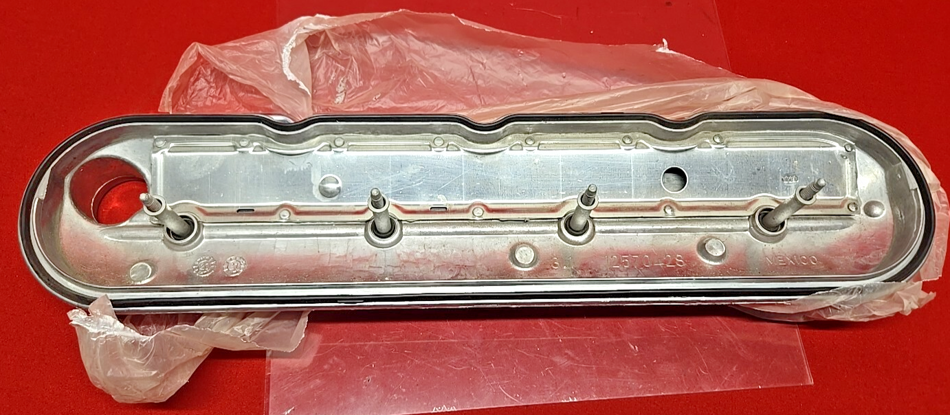 1999 - 2010 GM General Motors Right Side V8 Valve Cover w/ Gasket NEW OEM