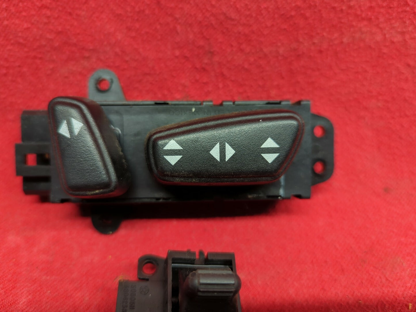 1999 - 2004 Jeep Grand Cherokee FRONT RIGHT PASSENGER Seat Adjustment Switch Set
