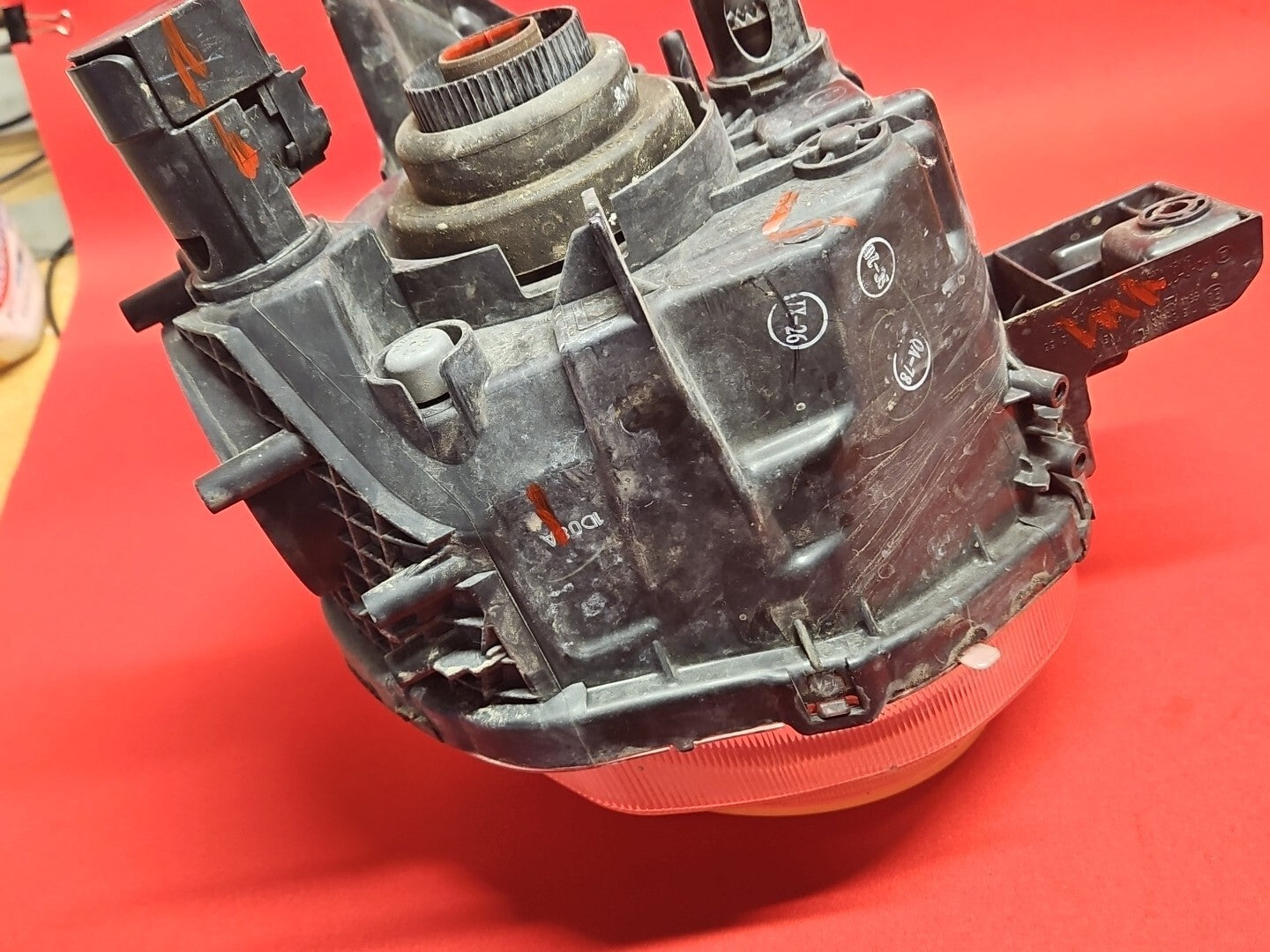 2011 - 2014 Nissan Juke LEFT DRIVER Lower Composite Headlight Lamp