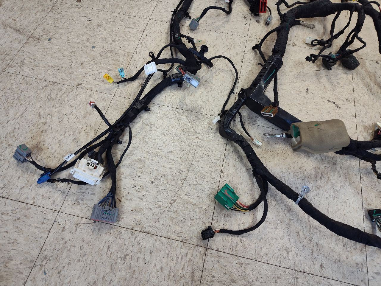 2016 Dodge Ram 1500 Instrument Panel Dash Complete Wiring Harness 68261450AA
