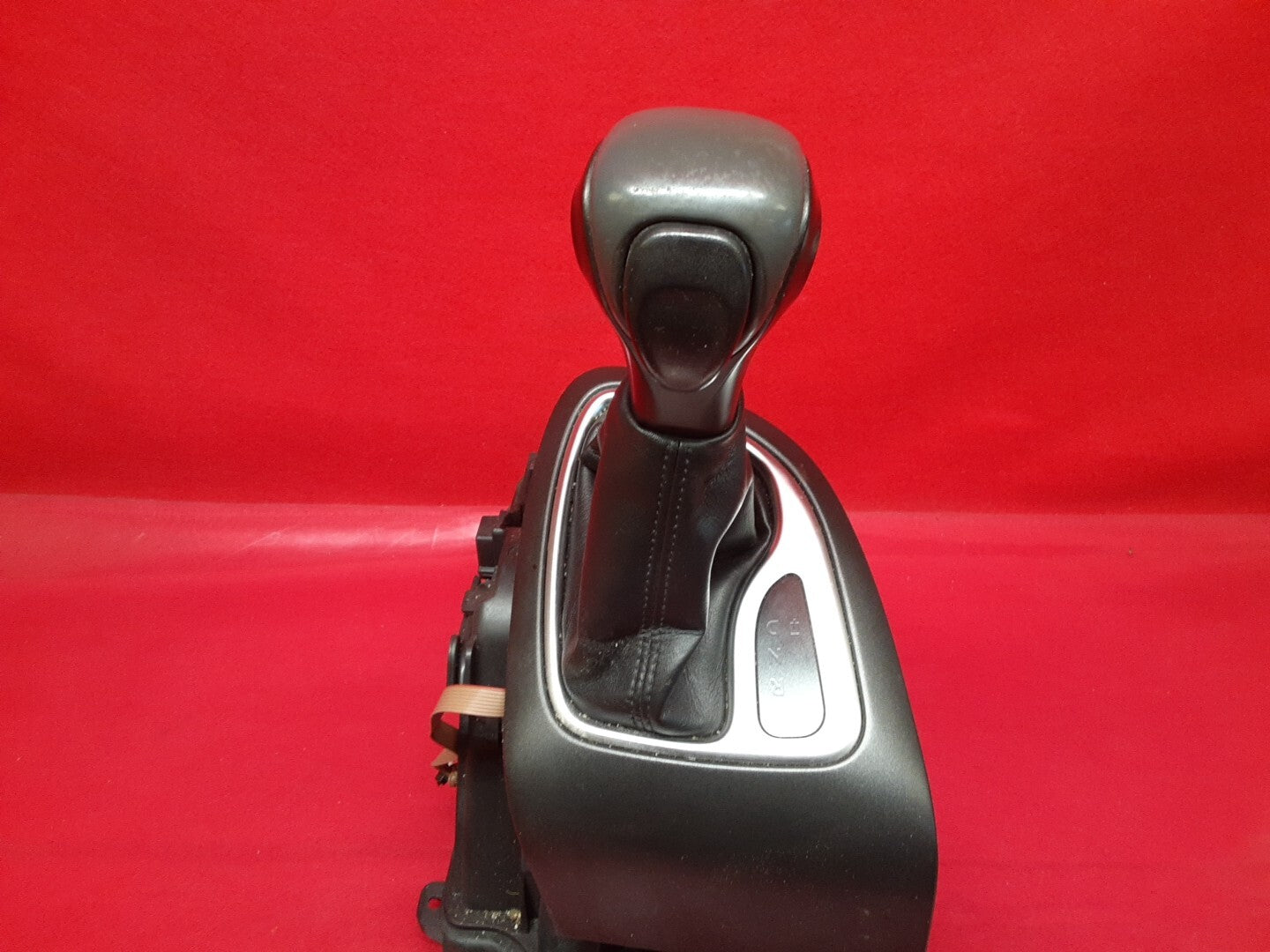 2013 Dodge Dart Automatic Transmission Floor Shifter Gear Selector W / Knob
