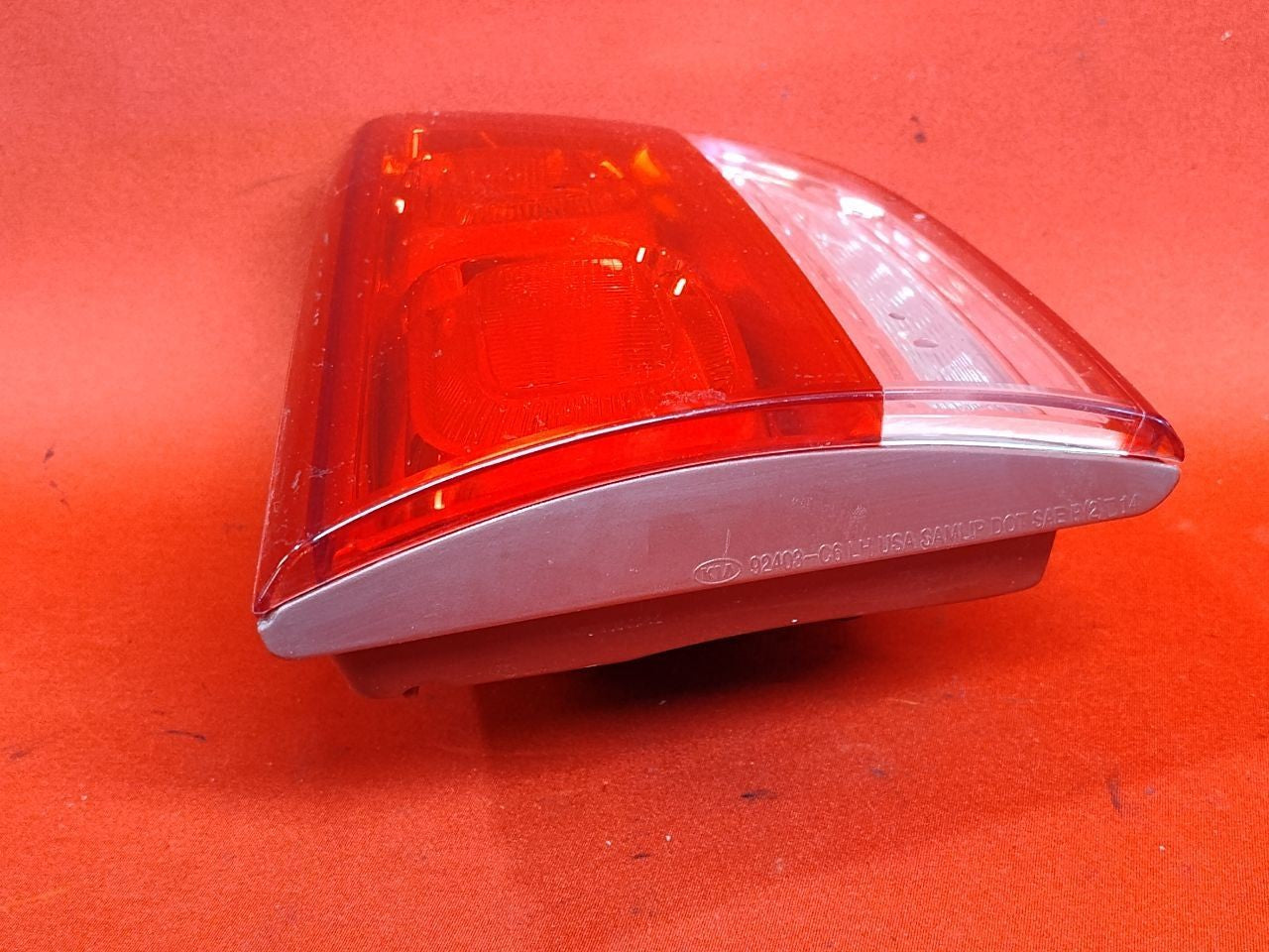 2016-2018 Kia Sorento LEFT DRIVER INNER Hatch Tail Light Lamp w/ Socket HALOGEN