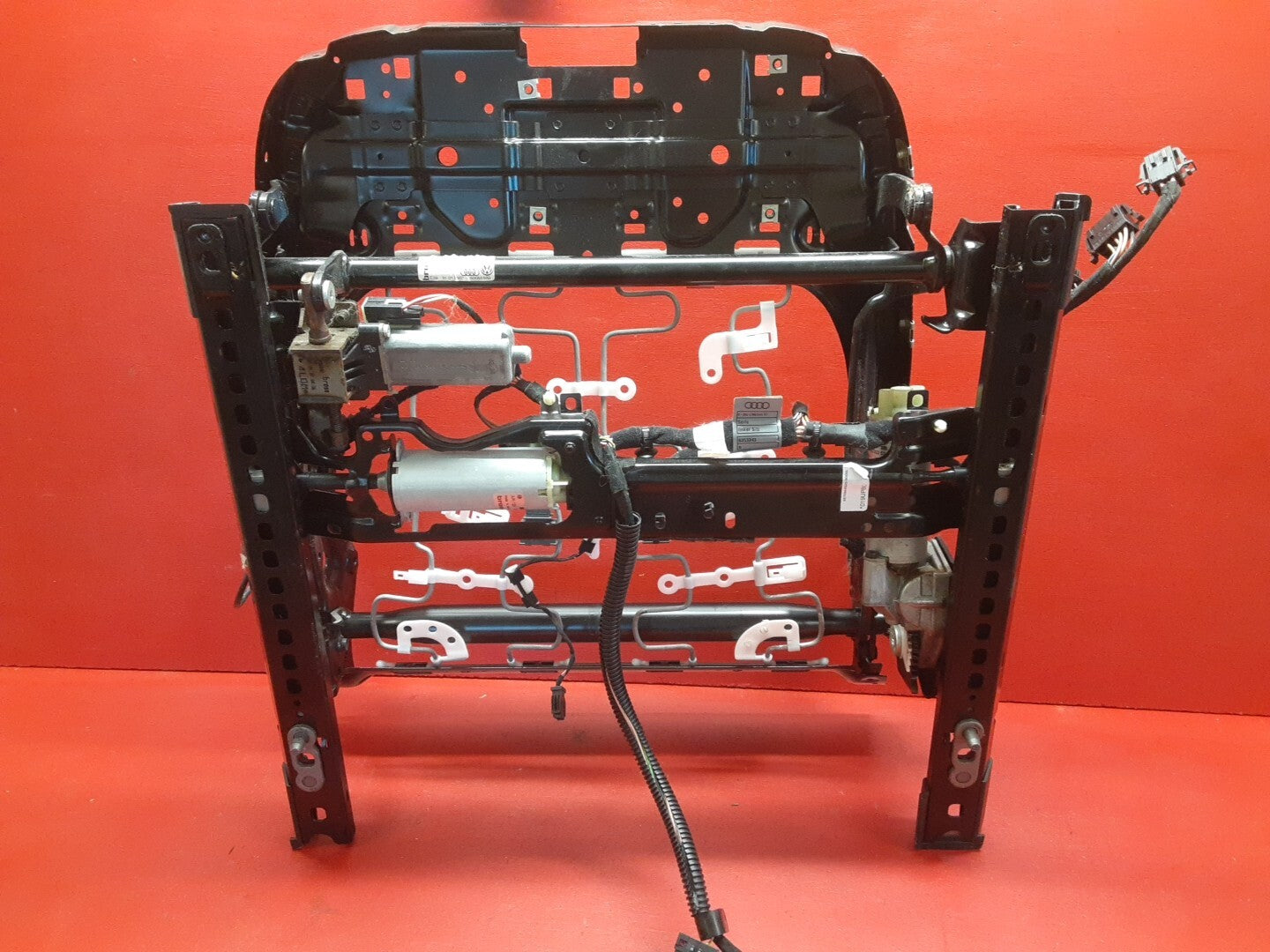 2005 - 2008 Audi A4 S4 Quattro Front Left Driver Power Seat Track Assembly