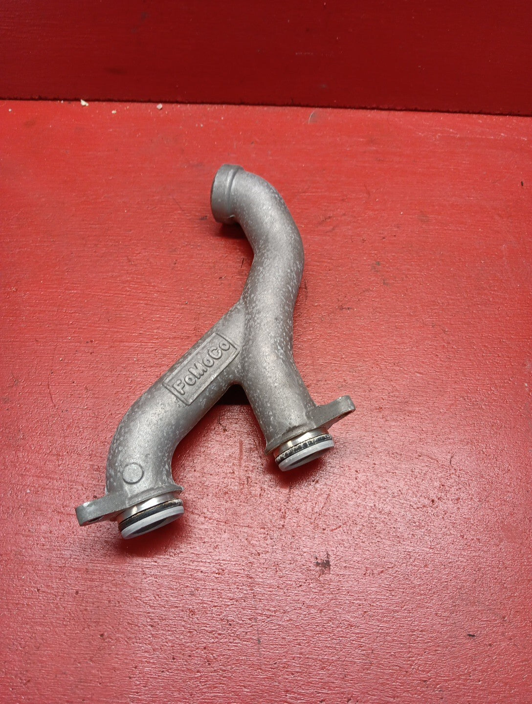 2010-2019 Land Rover Range Rover 5.0L Engine Coolant Pipe Outlet LR050935