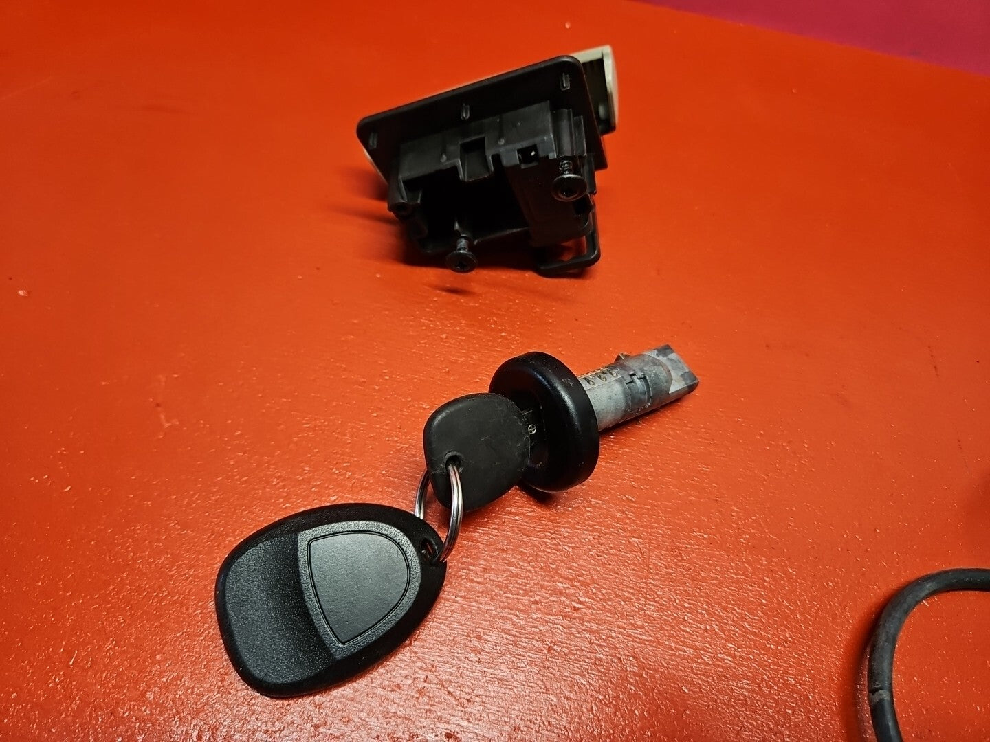 2006 - 2011 Cadillac DTS Buick Lucerne Ignition Lock Cylinder w/ Tumblers & Key
