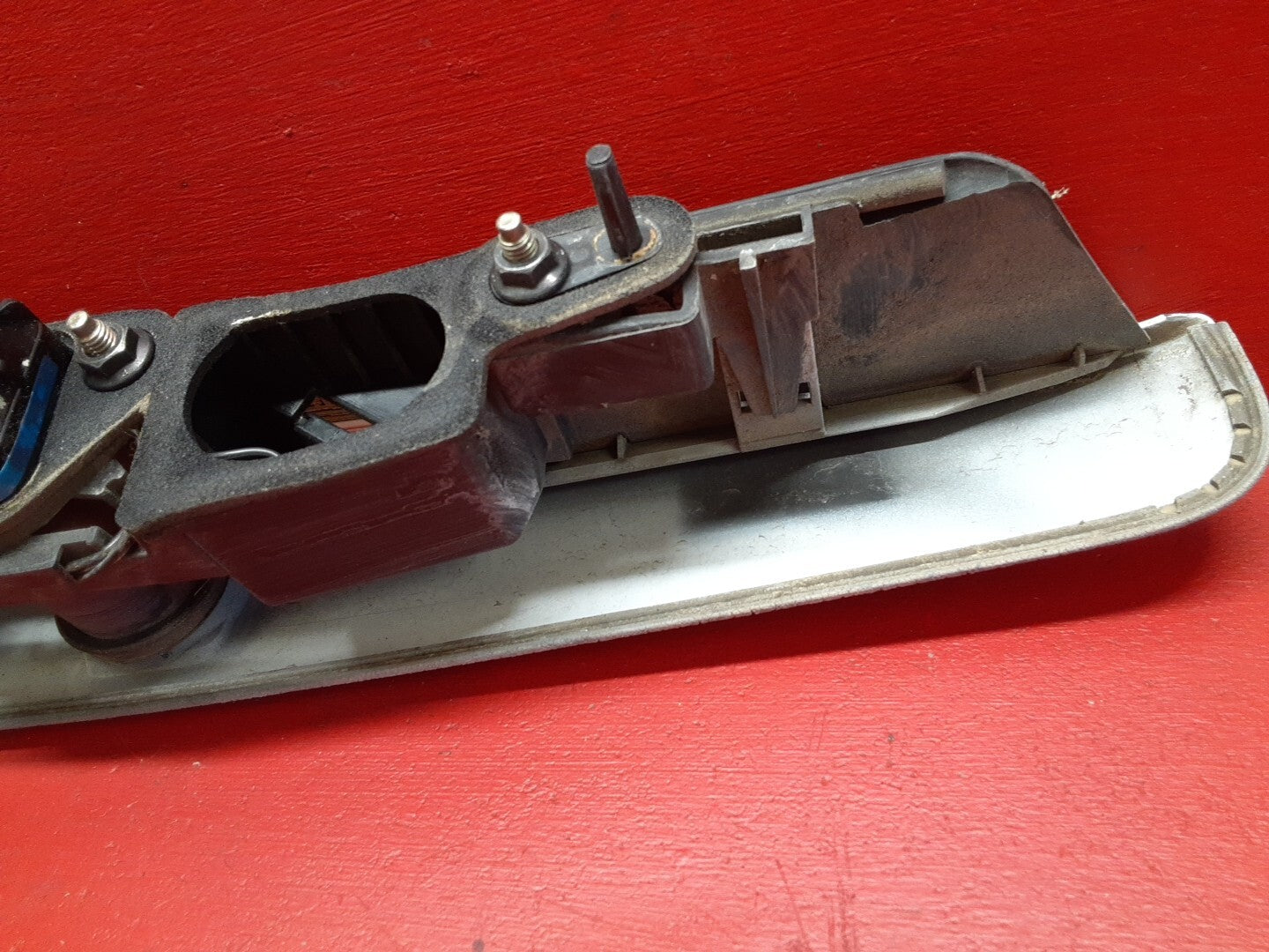 1998 - 2000 Volvo S70 Trunk Deck Lid License Plate Lamp Lock Molding Trim Handle