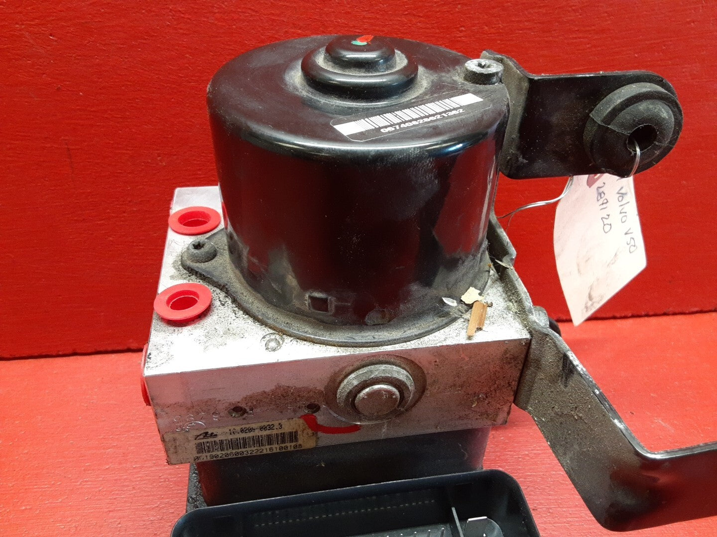 2005 - 2010 Volvo V50 S40 ABS Pump Control Module w/ Bracket 30742666AA 30742657