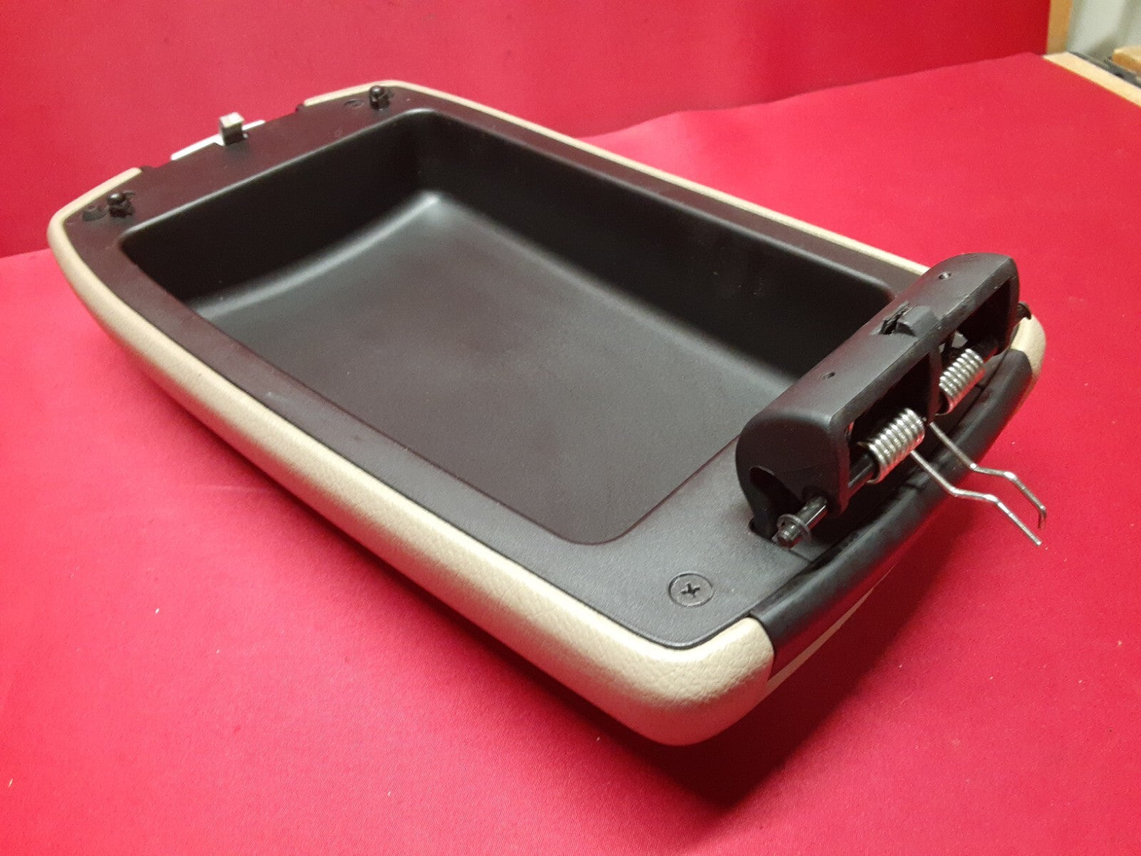 2011 - 2013 Kia Sorento Center Console Arm Rest Lid Beige Tan Vinyl 846602P000J7