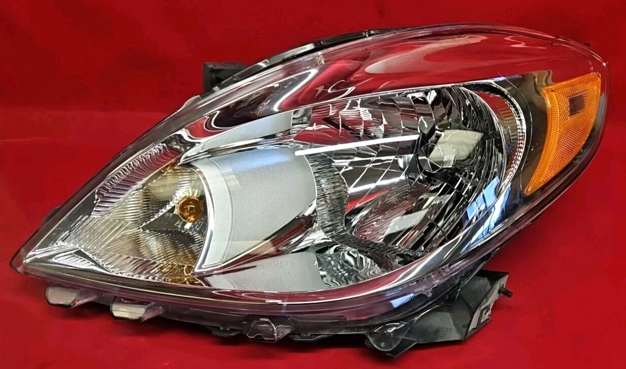 2012 - 2014 Nissan Versa Front right Passenger Headlamp Light 26010-3AN0B
