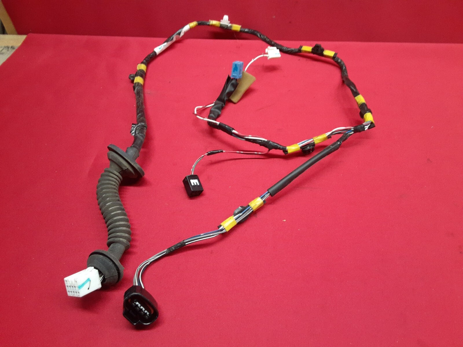2001 - 2007 Toyota Highlander REAR Left / Right Door Wiring Harness 82153-48090
