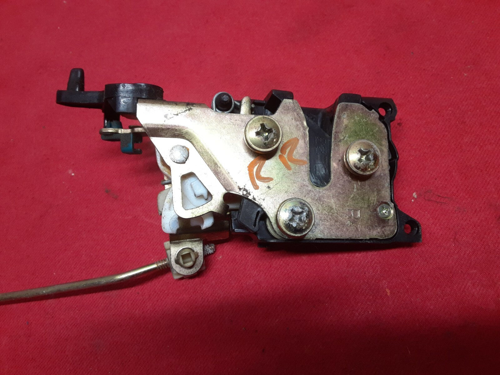 2004 - 2008 Chevrolet Chevy Aveo REAR RIGHT PASSENGER Door Lock Latch