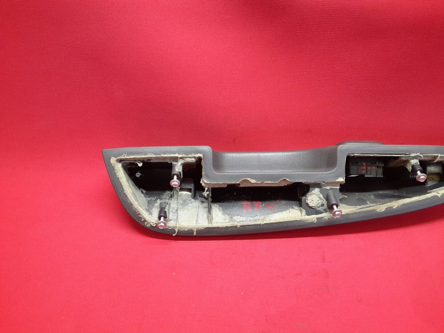 2002 2003 2004 Chevrolet Trailblazer Rear Right Door Arm Rest Gray 15155363
