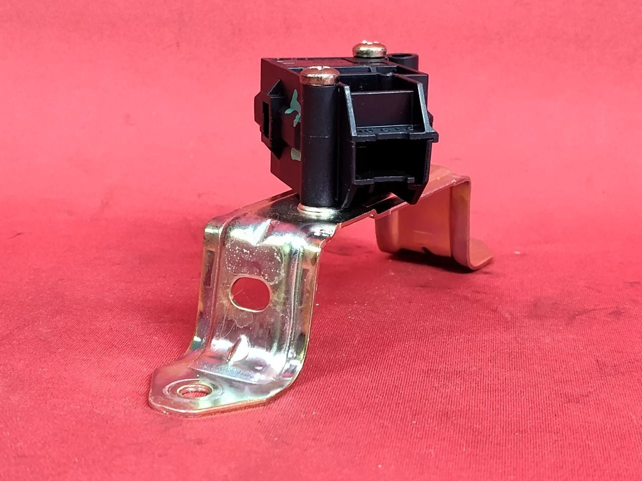 2001-2004 Ford Escape XLS XLT Fuel Pressure Inertia Cut-Off Cut Off Switch