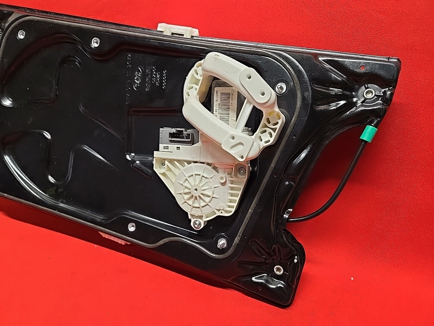 Genuine OEM 2005 - 2007 Land Rover LR3 Left Window Regulator w/ Motor CUR000140