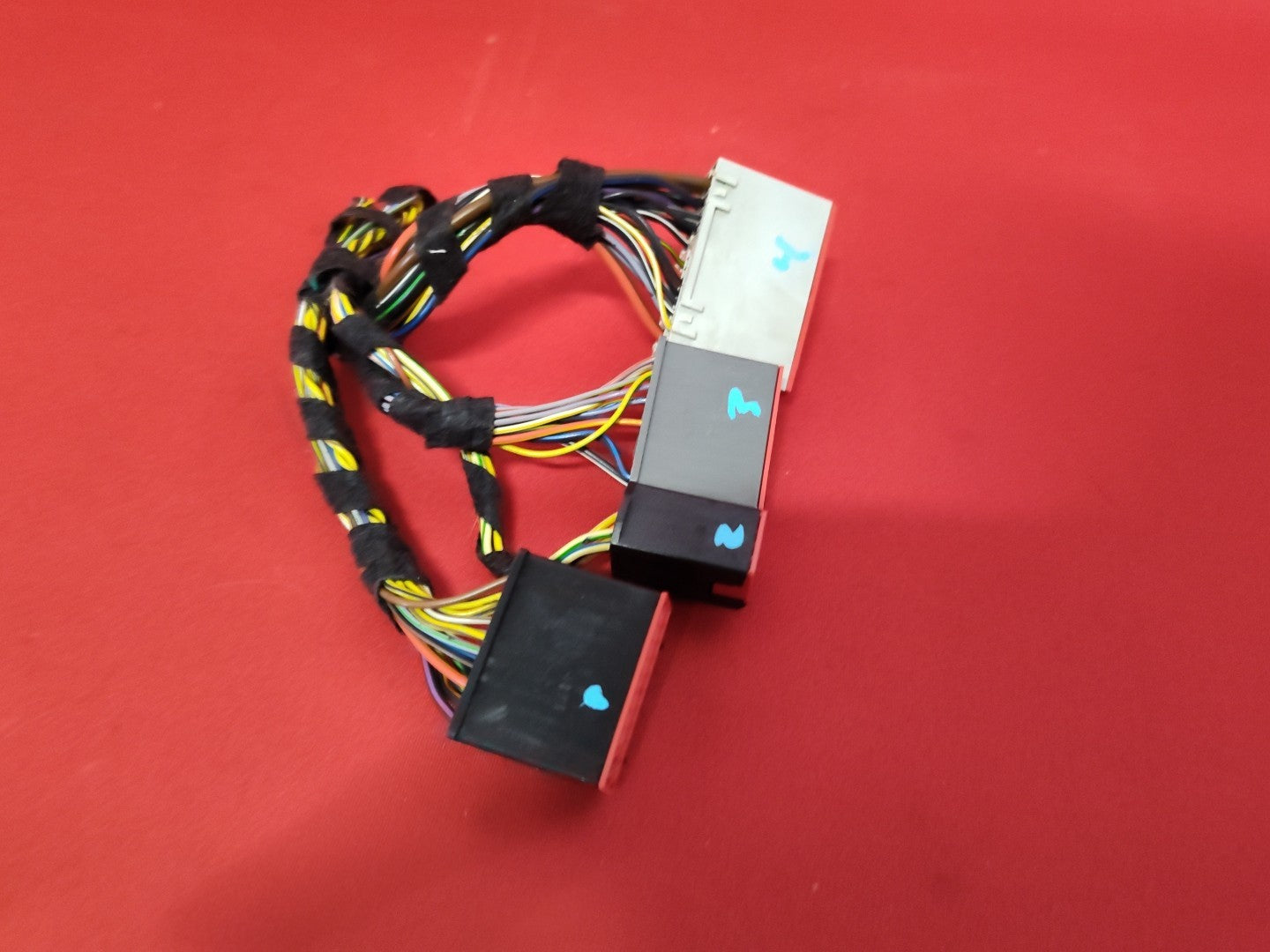 04-06 Range Rover HSE Supercharged Air Ride Suspension Control Module - PIGTAILS