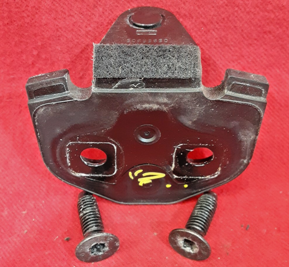 2012 Volvo c30 Front Door Latch Striker Plate w/ Bolts 30699650