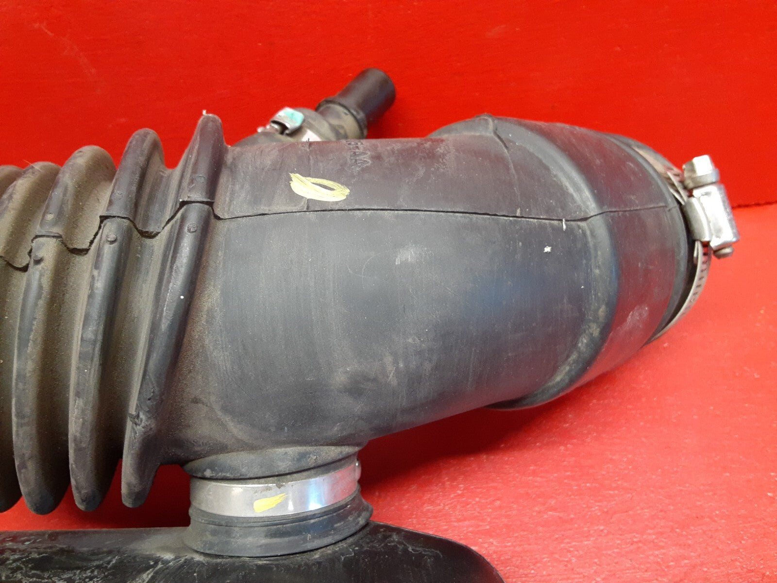 2008 - 2012 Ford Escape Hybrid Engine Air Intake Duct Tube Resonator Hose