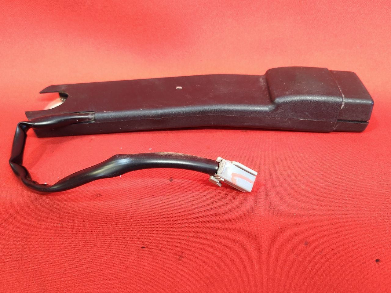 2013-2018 Dodge Ram Pickup FRONT Left -or- Right Seat Belt Buckle Tongue Black