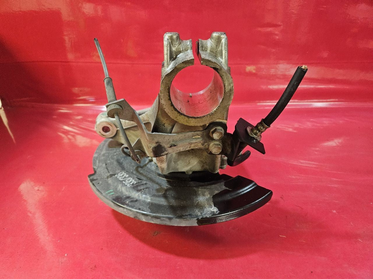 2022-2024 Mitsubishi Outlander FRONT RIGHT PASSENGER Spindle Knuckle Hub /Shield