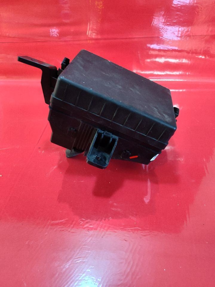13-16 Hyundai Genesis Coupe 3.8L V6 Engine Compartment Fuse Box Junction Block