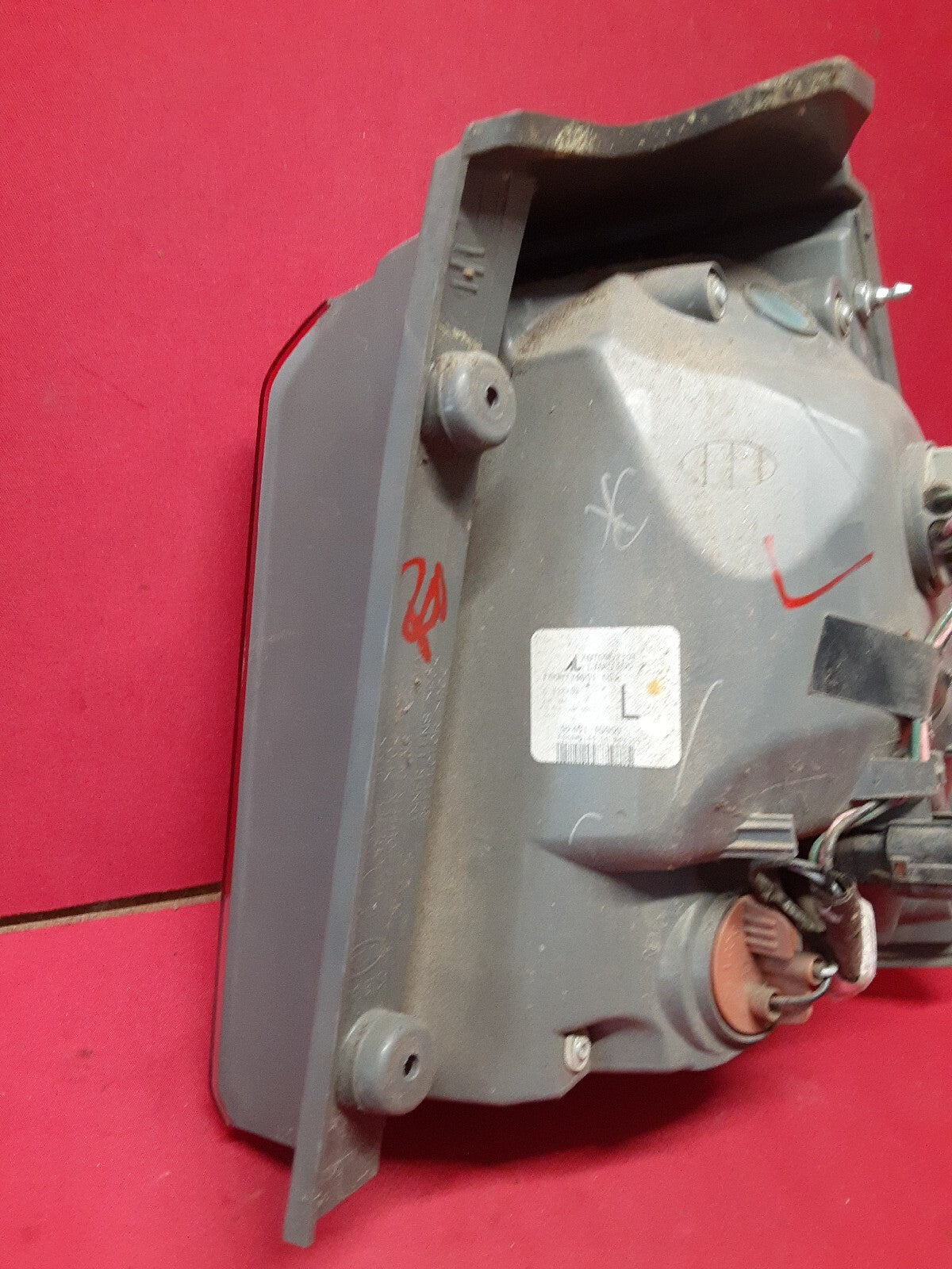 2011 - 2013 Kia Sorento LEFT DRIVER Quarter Tail Light Lamp Halogen 92401-1U000