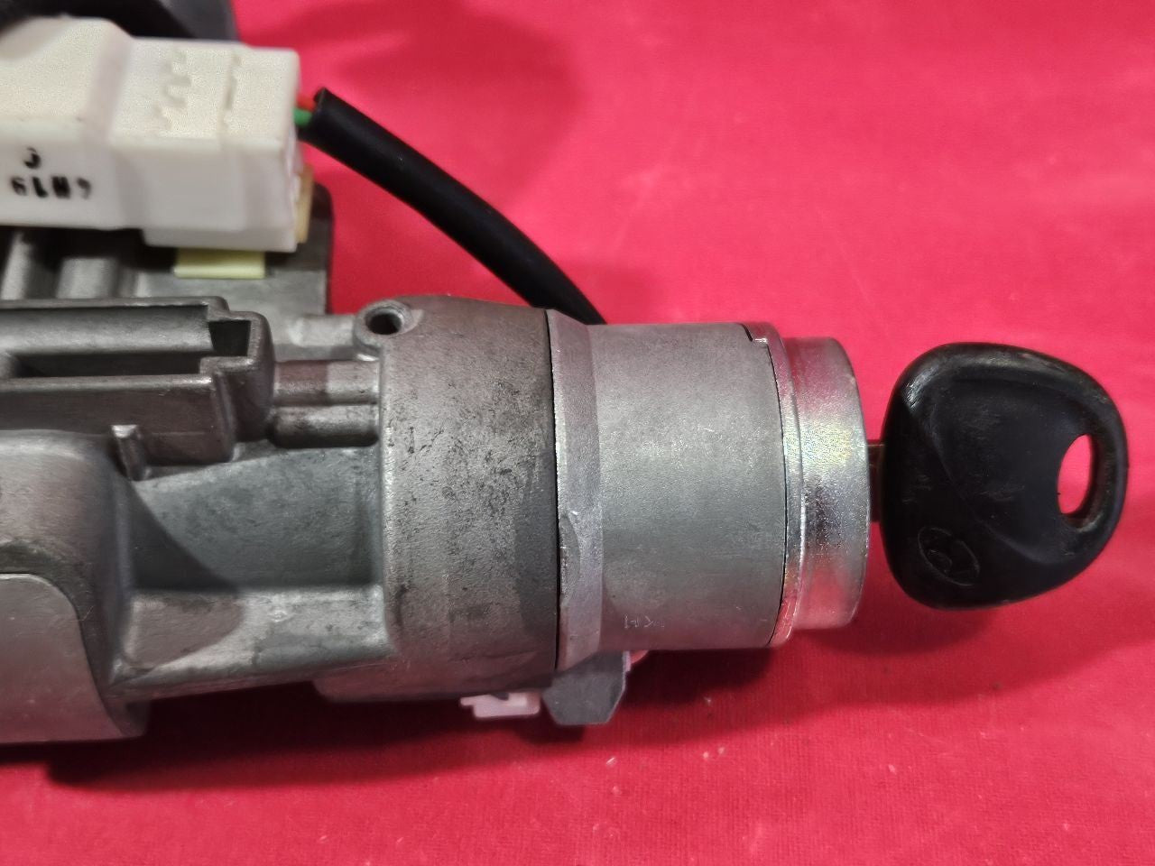 06-11 Hyundai Accent MANUAL TRANS Ignition Lock Cylinder Switch Housing w/ Key
