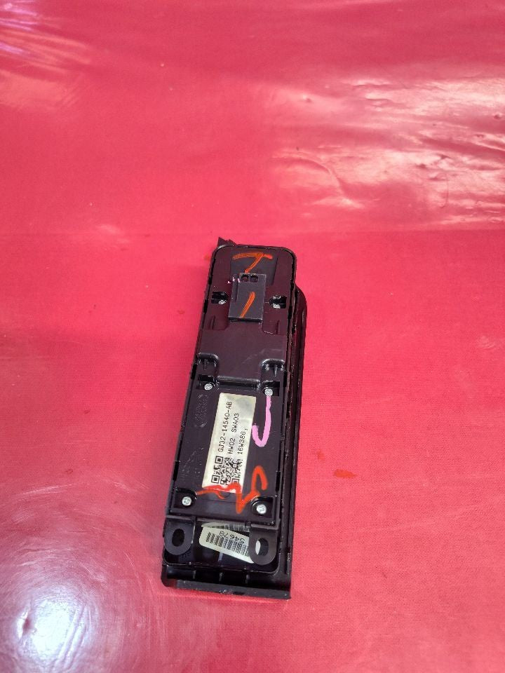2015-2019 Land Rover Range Rover Evoque LEFT DRIVER Master Window Lock Swtich