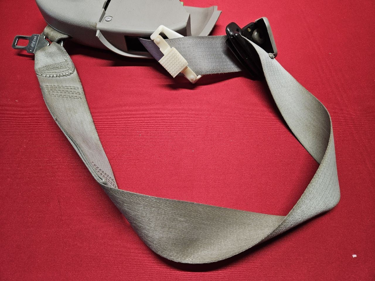 1997-1999 Oldsmobile Aurora FRONT RIGHT PASSENGER Seat Belt Retractor Grey