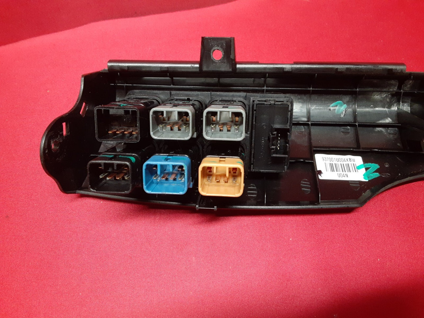 2011 - 2013 Kia Sorento Rear Wiper Traction Parking Aid Dash Assembly 937001U004