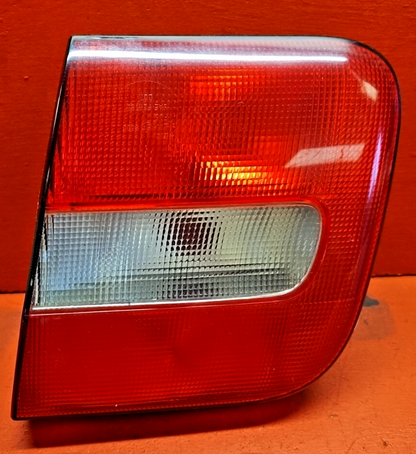 1998 - 2000 Volvo S70 INNER RIGHT PASSENGER SIDE Brake Tail Light Lamp 9157009