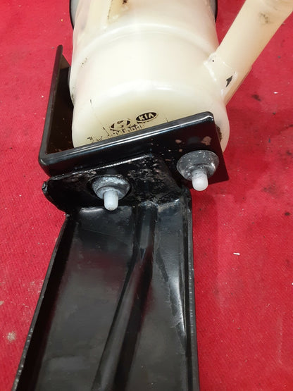 2011 - 2013 Sorento / 2009 - 2011 Santa Fe - Power Steering Reservoir