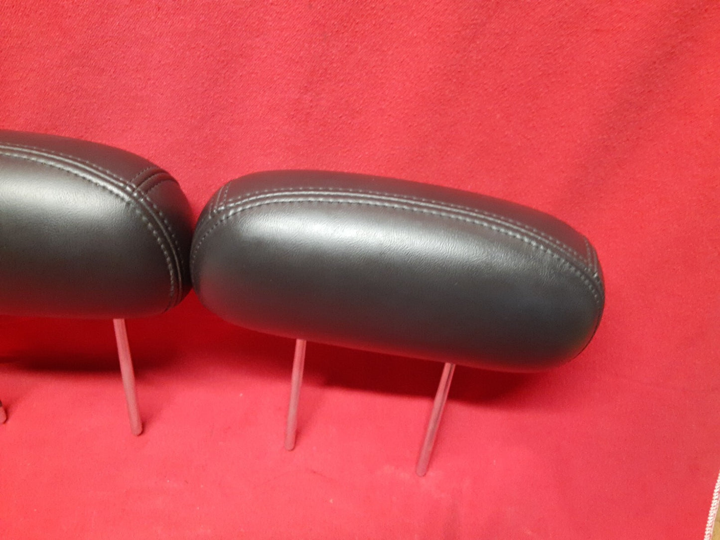 2002 - 2006 GMC Envoy Chevrolet Trailblazer SECOND ROW Set Ebony Black LEATHER